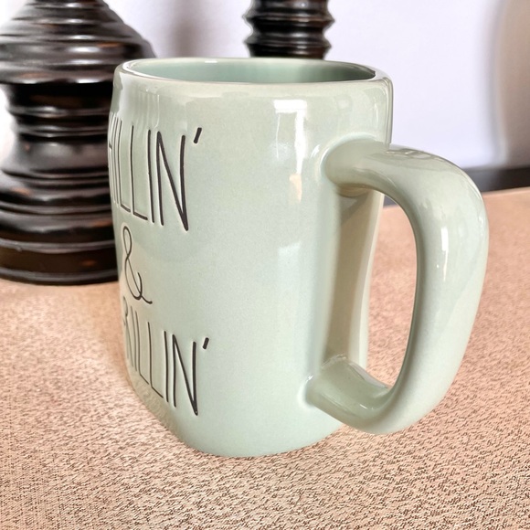 🆕Rae Dunn CHILLIN’ & GRILLIN’ Ceramic Mug - Picture 2 of 2